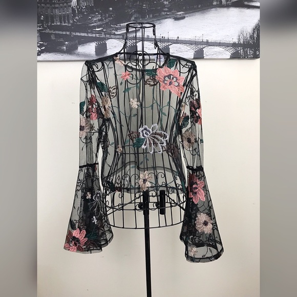 Tops - Floral Mesh Embroidered Crop Top
